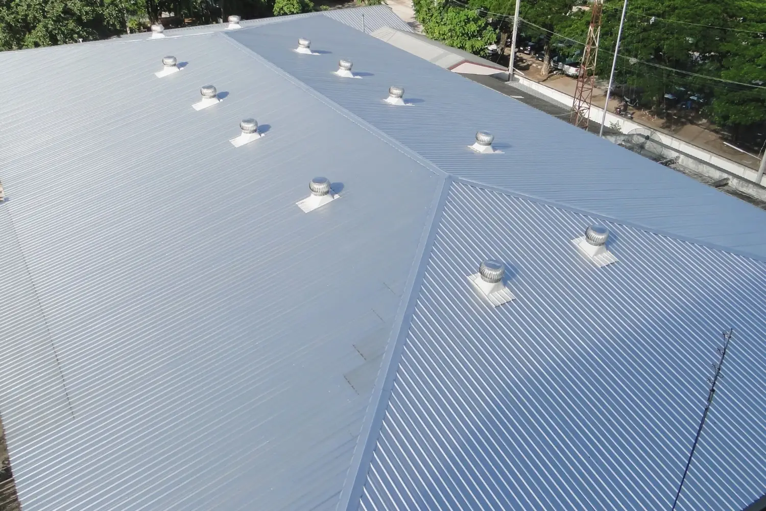 The Best Types of Roofs for Businesses